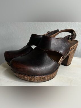 Dansko Riley heeled slingback clogs, size 37 (6.5-7). Dark brown leather upper.